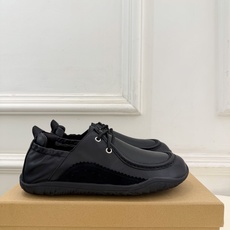 LEMAIRE 2026秋冬新品 极简复古系带乐福休闲鞋 ————————— 作为这两年最受欢迎的设计师牌,设计简单、 LEMAIRE 2026秋冬新品 极简复古系带乐福休闲鞋 ————————— 作为这两年最受欢迎的设计师牌,设计简单、
