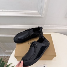 LEMAIRE 2026秋冬新品 极简复古系带乐福休闲鞋 ————————— 作为这两年最受欢迎的设计师牌,设计简单、 LEMAIRE 2026秋冬新品 极简复古系带乐福休闲鞋 ————————— 作为这两年最受欢迎的设计师牌,设计简单、