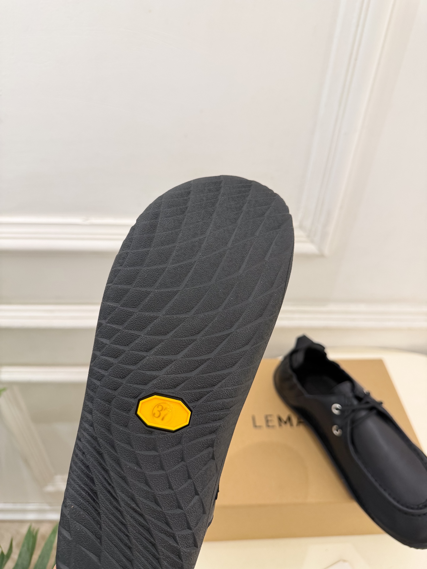 LEMAIRE 2026秋冬新品 极简复古系带乐福休闲鞋 ————————— 作为这两年最受欢迎的设计师牌,设计简单、 LEMAIRE 2026秋冬新品 极简复古系带乐福休闲鞋 ————————— 作为这两年最受欢迎的设计师牌,设计简单、