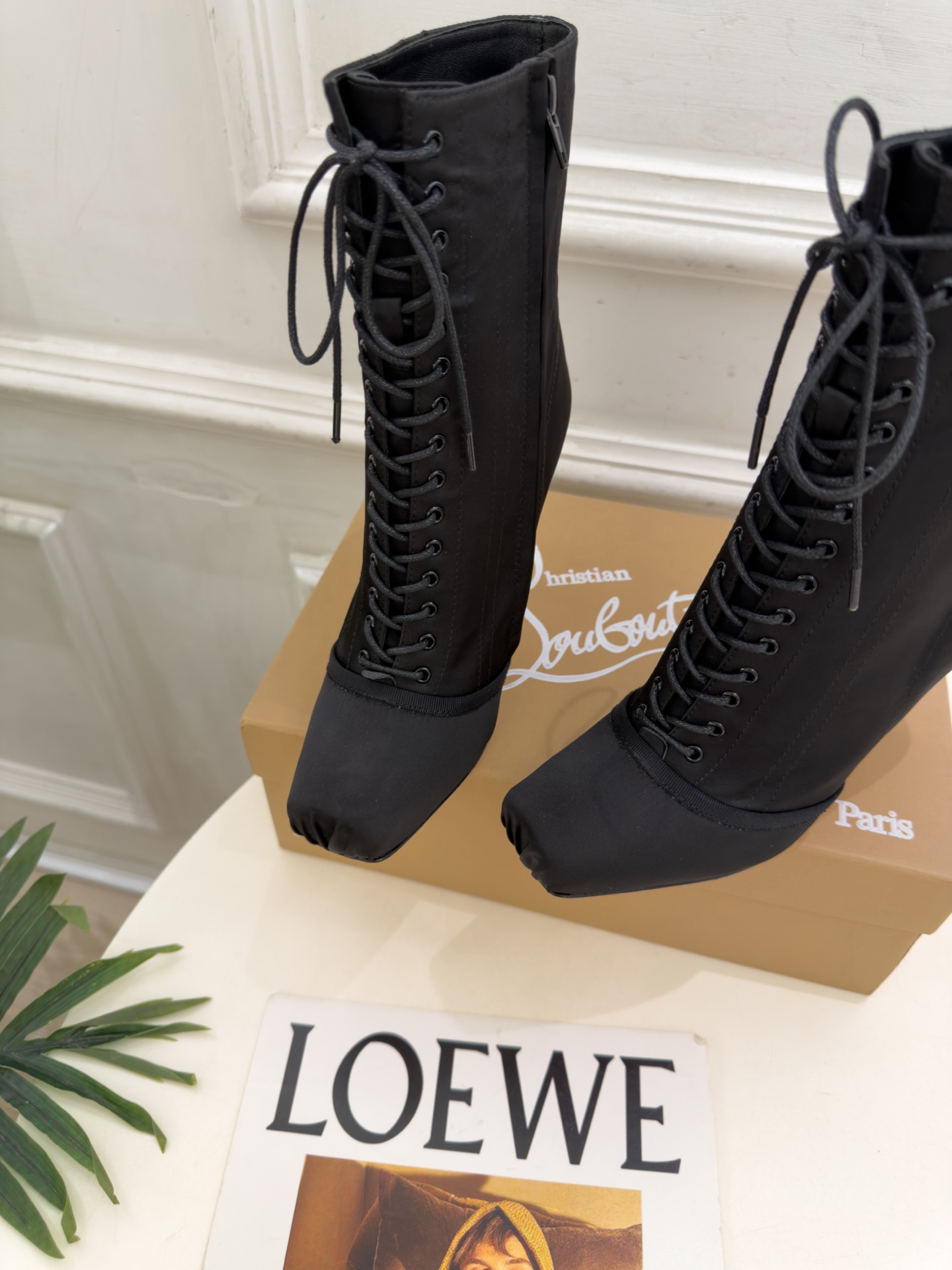 Christian Louboutin路铂廷 26ss ✨ 2026秋冬新品 CL真丝猪鼻子绑带高跟短靴 红底鞋系列，顶