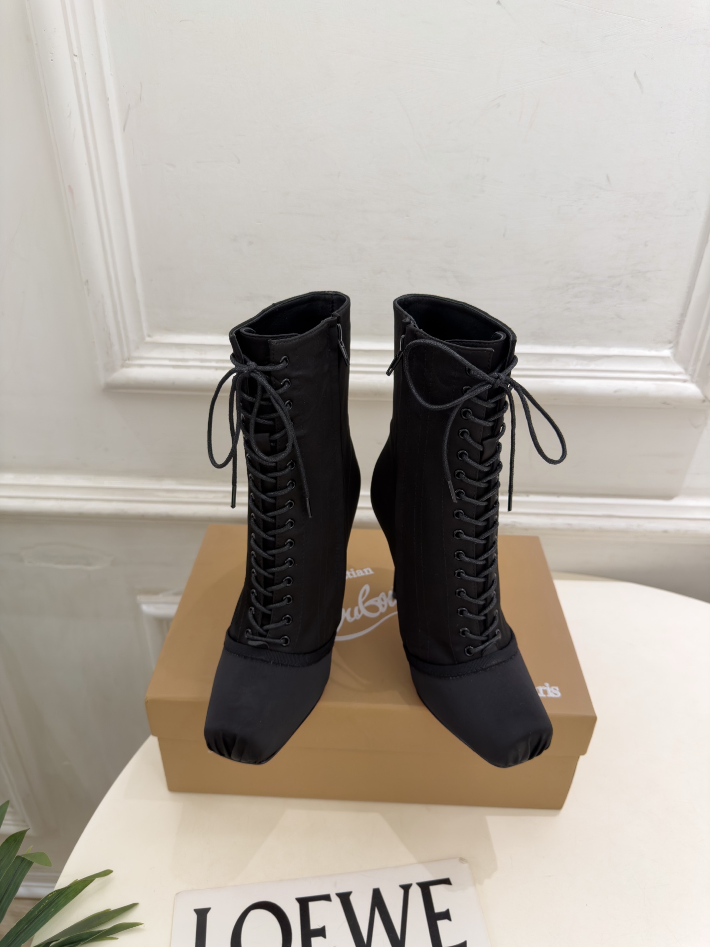 Christian Louboutin路铂廷 26ss ✨ 2026秋冬新品 CL真丝猪鼻子绑带高跟短靴 红底鞋系列，顶