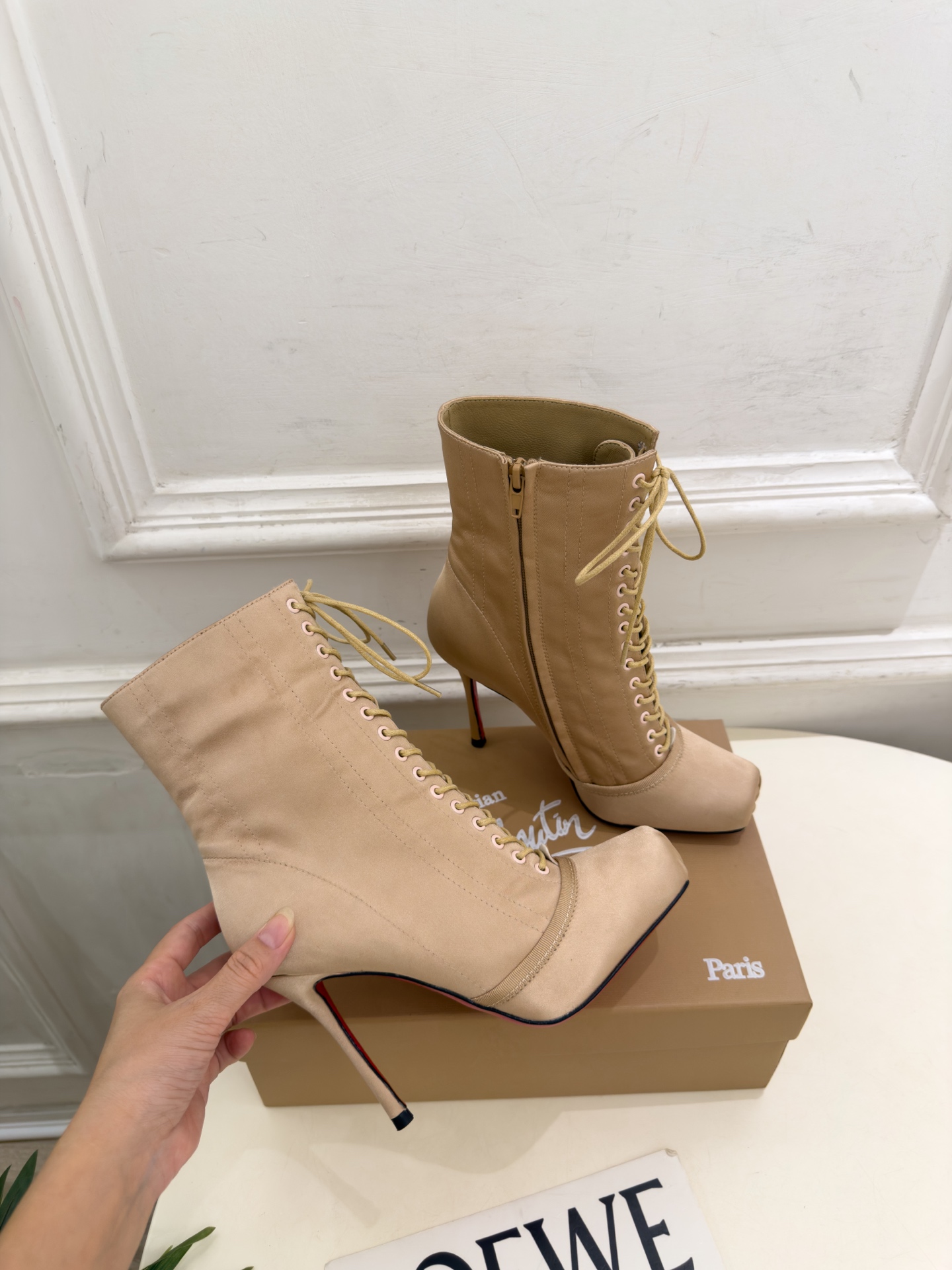 Christian Louboutin路铂廷 26ss ✨ 2026秋冬新品 CL真丝猪鼻子绑带高跟短靴 红底鞋系列，顶