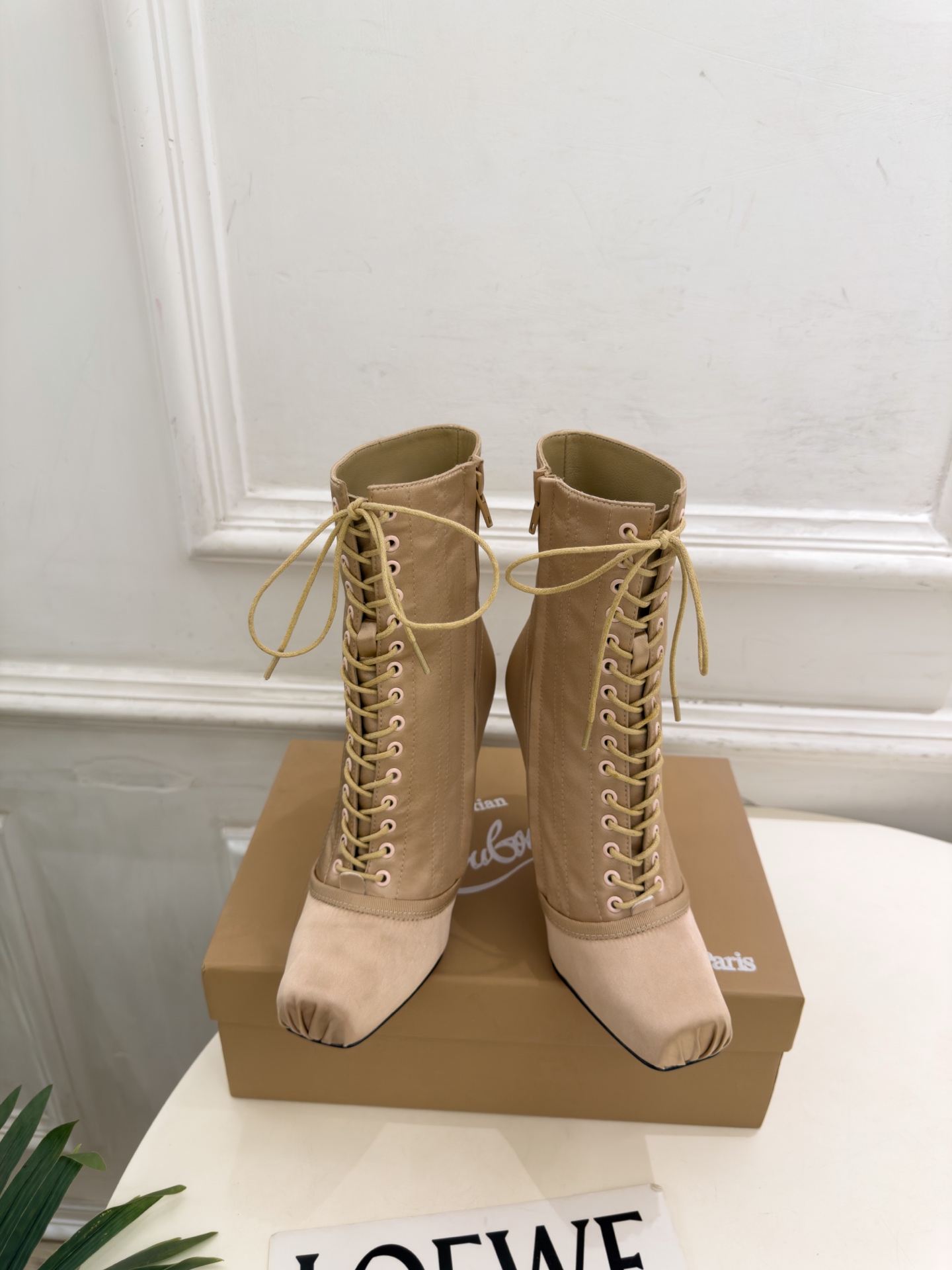 Christian Louboutin路铂廷 26ss ✨ 2026秋冬新品 CL真丝猪鼻子绑带高跟短靴 红底鞋系列，顶