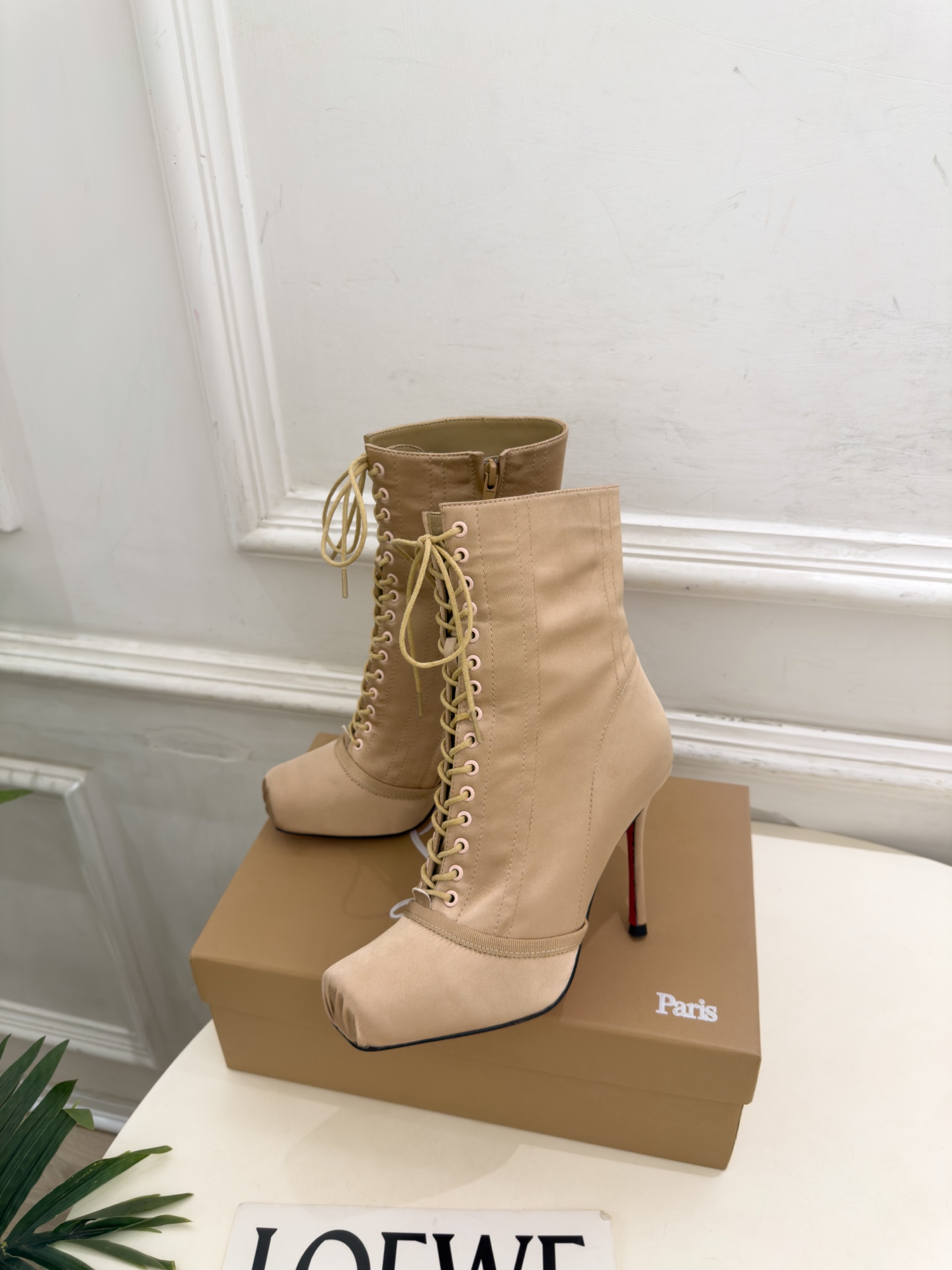 Christian Louboutin路铂廷 26ss ✨ 2026秋冬新品 CL真丝猪鼻子绑带高跟短靴 红底鞋系列，顶