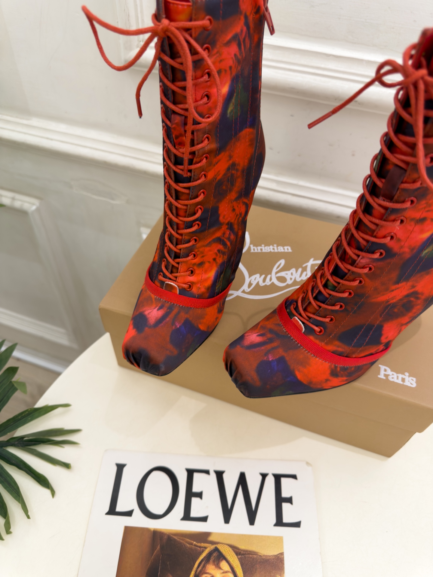 Christian Louboutin路铂廷 26ss ✨ 2026秋冬新品 CL真丝猪鼻子绑带高跟短靴 红底鞋系列,顶 Christian Louboutin路铂廷 26ss ✨ 2026秋冬新品 CL真丝猪鼻子绑带高跟短靴 红底鞋系列,顶