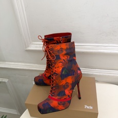 Christian Louboutin路铂廷 26ss ✨ 2026秋冬新品 CL真丝猪鼻子绑带高跟短靴 红底鞋系列,顶 Christian Louboutin路铂廷 26ss ✨ 2026秋冬新品 CL真丝猪鼻子绑带高跟短靴 红底鞋系列,顶