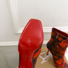 Christian Louboutin路铂廷 26ss ✨ 2026秋冬新品 CL真丝猪鼻子绑带高跟短靴 红底鞋系列,顶 Christian Louboutin路铂廷 26ss ✨ 2026秋冬新品 CL真丝猪鼻子绑带高跟短靴 红底鞋系列,顶