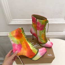 Christian Louboutin路铂廷 26ss ✨ 2026秋冬新品 CL真丝猪鼻子绑带高跟短靴 红底鞋系列,顶 Christian Louboutin路铂廷 26ss ✨ 2026秋冬新品 CL真丝猪鼻子绑带高跟短靴 红底鞋系列,顶