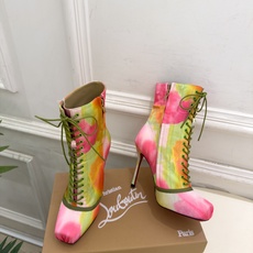 Christian Louboutin路铂廷 26ss ✨ 2026秋冬新品 CL真丝猪鼻子绑带高跟短靴 红底鞋系列,顶 Christian Louboutin路铂廷 26ss ✨ 2026秋冬新品 CL真丝猪鼻子绑带高跟短靴 红底鞋系列,顶