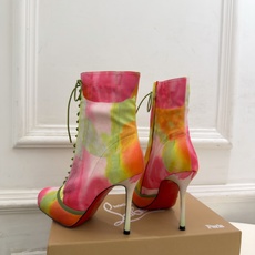 Christian Louboutin路铂廷 26ss ✨ 2026秋冬新品 CL真丝猪鼻子绑带高跟短靴 红底鞋系列,顶 Christian Louboutin路铂廷 26ss ✨ 2026秋冬新品 CL真丝猪鼻子绑带高跟短靴 红底鞋系列,顶
