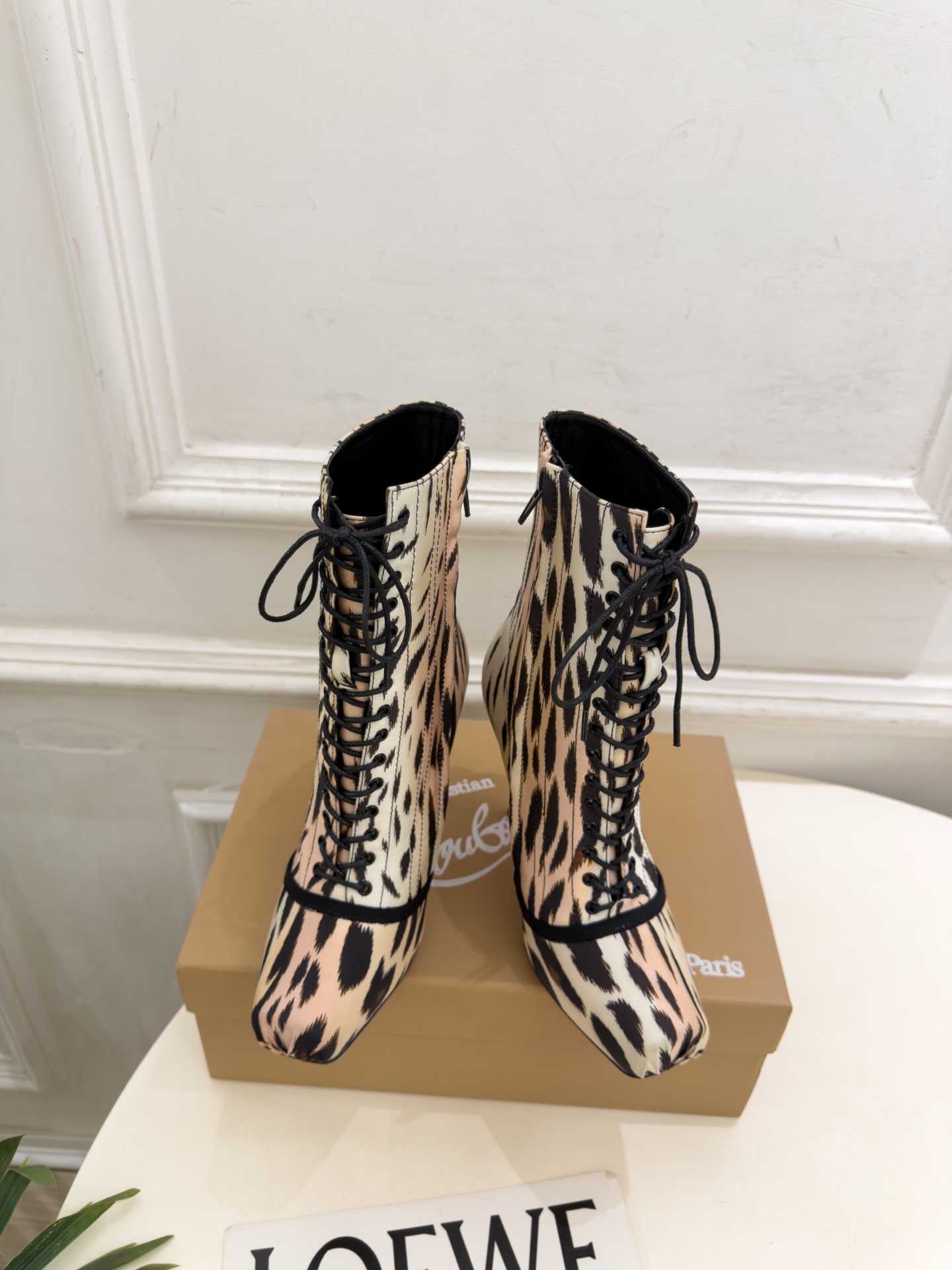 Christian Louboutin路铂廷 26ss ✨ 2026秋冬新品 CL真丝猪鼻子绑带高跟短靴 红底鞋系列，顶