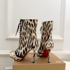 Christian Louboutin路铂廷 26ss ✨ 2026秋冬新品 CL真丝猪鼻子绑带高跟短靴 红底鞋系列,顶 Christian Louboutin路铂廷 26ss ✨ 2026秋冬新品 CL真丝猪鼻子绑带高跟短靴 红底鞋系列,顶