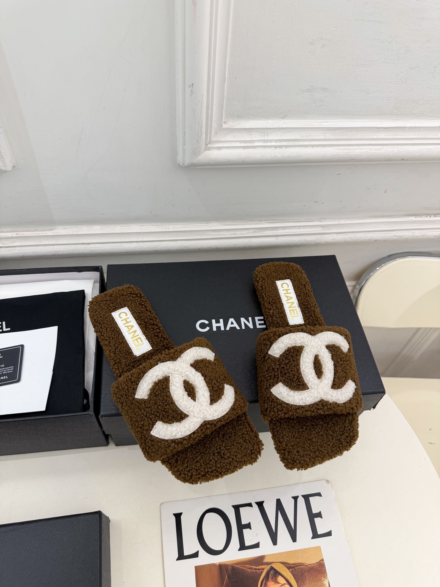 𝐂𝐇𝐀𝐍𝐄𝐋 | 小香 26𝐬𝐬 🦋2026 秋冬新品 专柜经典走秀款 小香经典大双C平底毛毛拖 系列上新〰 🍬 𝐂𝐇𝐀𝐍𝐄𝐋 | 小香 26𝐬𝐬 🦋2026 秋冬新品 专柜经典走秀款 小香经典大双C平底毛毛拖 系列上新〰 🍬