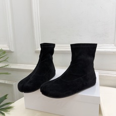 Maison Margiela· 马吉拉26𝐬𝐬 2026秋冬新品 MM6复古内增高弹力分趾短靴———————— MM Maison Margiela· 马吉拉26𝐬𝐬 2026秋冬新品 MM6复古内增高弹力分趾短靴———————— MM