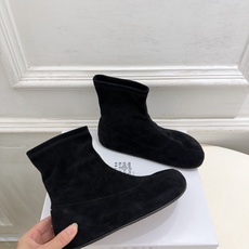 Maison Margiela· 马吉拉26𝐬𝐬 2026秋冬新品 MM6复古内增高弹力分趾短靴———————— MM Maison Margiela· 马吉拉26𝐬𝐬 2026秋冬新品 MM6复古内增高弹力分趾短靴———————— MM