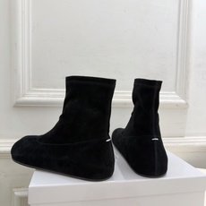Maison Margiela· 马吉拉26𝐬𝐬 2026秋冬新品 MM6复古内增高弹力分趾短靴———————— MM Maison Margiela· 马吉拉26𝐬𝐬 2026秋冬新品 MM6复古内增高弹力分趾短靴———————— MM