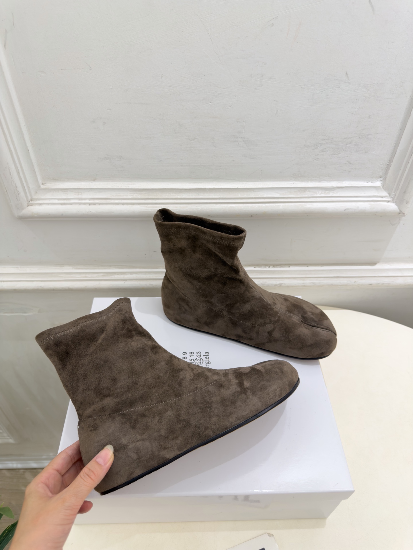 Maison Margiela· 马吉拉26𝐬𝐬 2026秋冬新品 MM6复古内增高弹力分趾短靴———————— MM Maison Margiela· 马吉拉26𝐬𝐬 2026秋冬新品 MM6复古内增高弹力分趾短靴———————— MM