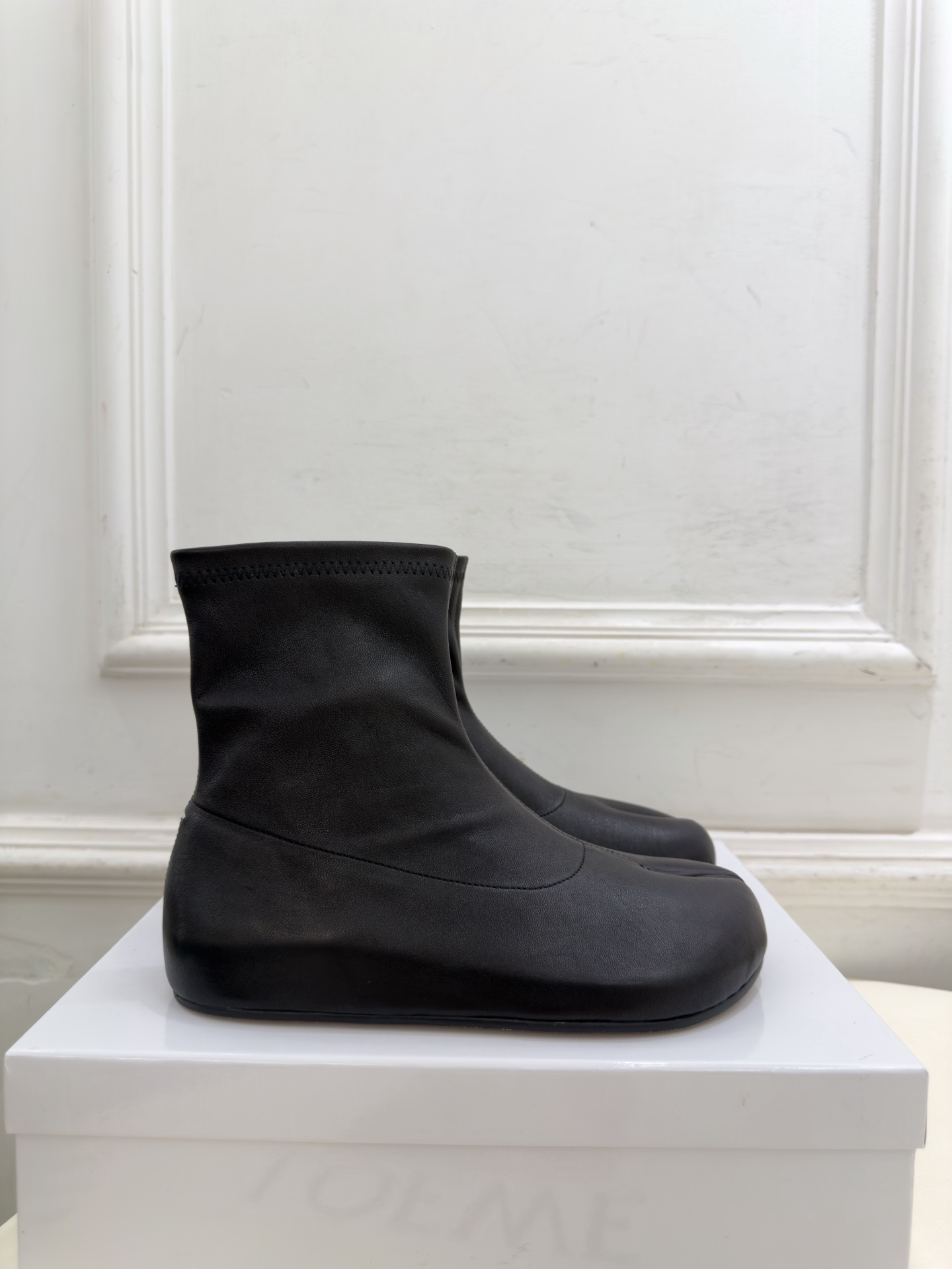 Maison Margiela· 马吉拉26𝐬𝐬  2026秋冬新品 MM6复古内增高弹力分趾短靴———————— MM