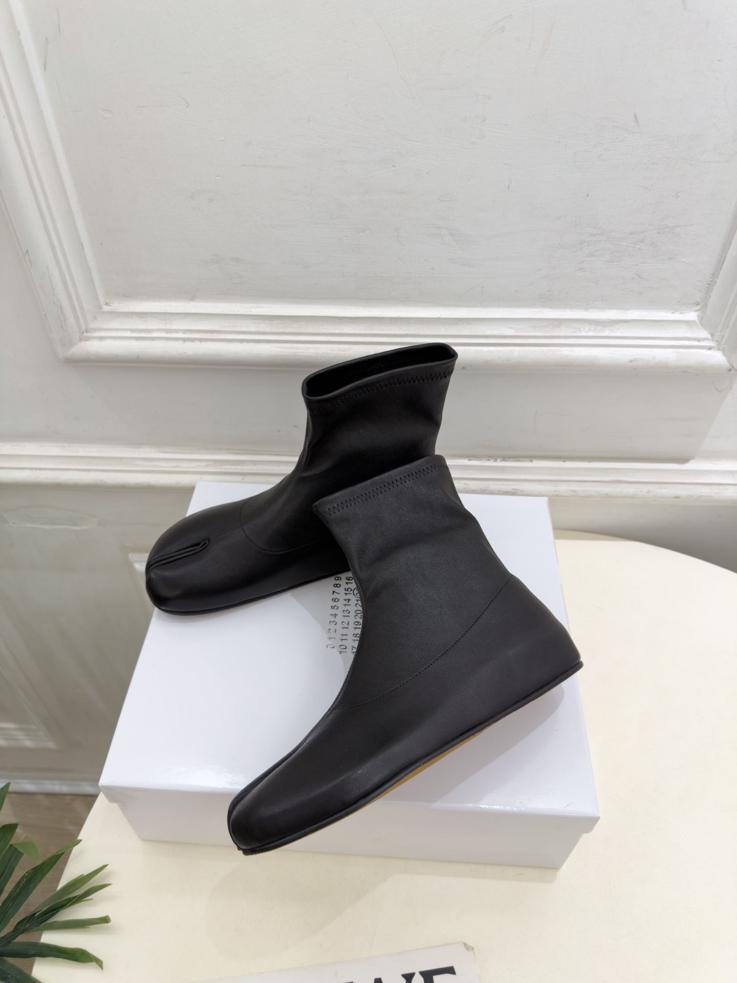 Maison Margiela· 马吉拉26𝐬𝐬  2026秋冬新品 MM6复古内增高弹力分趾短靴———————— MM