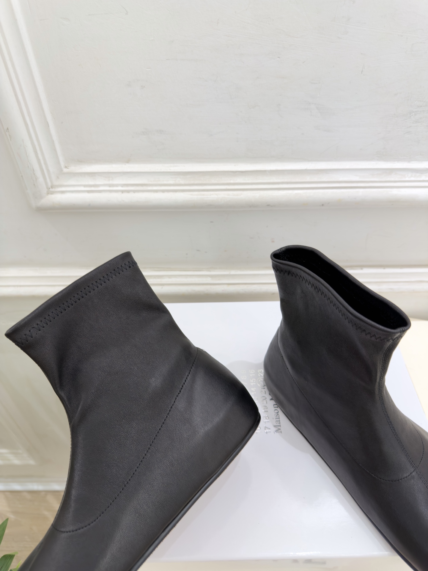 Maison Margiela· 马吉拉26𝐬𝐬  2026秋冬新品 MM6复古内增高弹力分趾短靴———————— MM