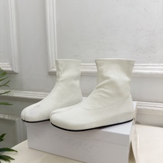 Maison Margiela· 马吉拉26𝐬𝐬 2026秋冬新品 MM6复古内增高弹力分趾短靴———————— MM Maison Margiela· 马吉拉26𝐬𝐬 2026秋冬新品 MM6复古内增高弹力分趾短靴———————— MM