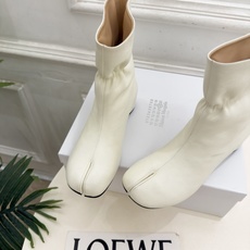 Maison Margiela· 马吉拉26𝐬𝐬 2026秋冬新品 MM6复古内增高弹力分趾短靴———————— MM Maison Margiela· 马吉拉26𝐬𝐬 2026秋冬新品 MM6复古内增高弹力分趾短靴———————— MM