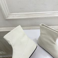 Maison Margiela· 马吉拉26𝐬𝐬 2026秋冬新品 MM6复古内增高弹力分趾短靴———————— MM Maison Margiela· 马吉拉26𝐬𝐬 2026秋冬新品 MM6复古内增高弹力分趾短靴———————— MM