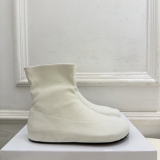 Maison Margiela· 马吉拉26𝐬𝐬 2026秋冬新品 MM6复古内增高弹力分趾短靴———————— MM Maison Margiela· 马吉拉26𝐬𝐬 2026秋冬新品 MM6复古内增高弹力分趾短靴———————— MM