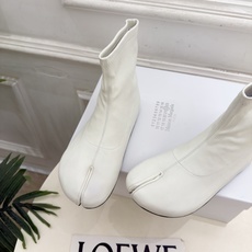 Maison Margiela· 马吉拉26𝐬𝐬 2026秋冬新品 MM6复古内增高弹力分趾短靴———————— MM Maison Margiela· 马吉拉26𝐬𝐬 2026秋冬新品 MM6复古内增高弹力分趾短靴———————— MM