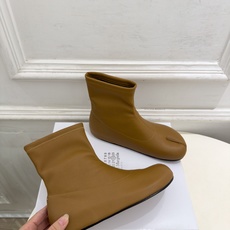 Maison Margiela· 马吉拉26𝐬𝐬 2026秋冬新品 MM6复古内增高弹力分趾短靴———————— MM Maison Margiela· 马吉拉26𝐬𝐬 2026秋冬新品 MM6复古内增高弹力分趾短靴———————— MM