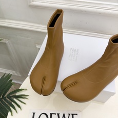 Maison Margiela· 马吉拉26𝐬𝐬 2026秋冬新品 MM6复古内增高弹力分趾短靴———————— MM Maison Margiela· 马吉拉26𝐬𝐬 2026秋冬新品 MM6复古内增高弹力分趾短靴———————— MM