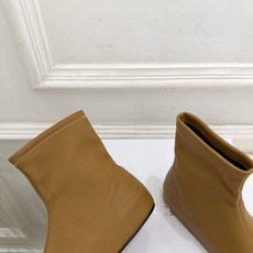 Maison Margiela· 马吉拉26𝐬𝐬 2026秋冬新品 MM6复古内增高弹力分趾短靴———————— MM Maison Margiela· 马吉拉26𝐬𝐬 2026秋冬新品 MM6复古内增高弹力分趾短靴———————— MM