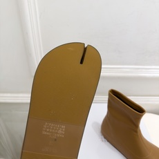 Maison Margiela· 马吉拉26𝐬𝐬 2026秋冬新品 MM6复古内增高弹力分趾短靴———————— MM Maison Margiela· 马吉拉26𝐬𝐬 2026秋冬新品 MM6复古内增高弹力分趾短靴———————— MM