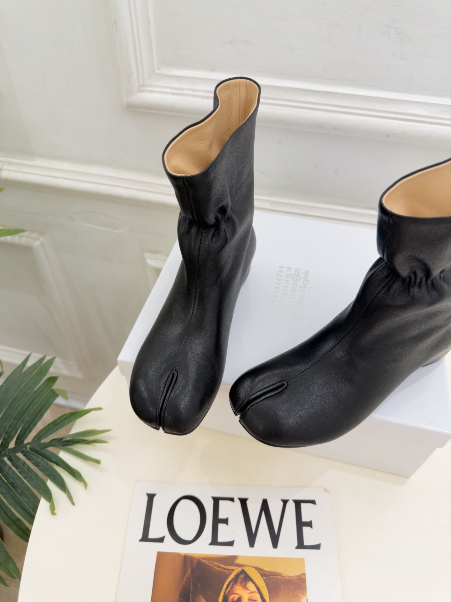 Maison Margiela· 马吉拉26𝐬𝐬 2026秋冬新品 MM6褶皱内增高分趾短靴———————— MM6作 Maison Margiela· 马吉拉26𝐬𝐬 2026秋冬新品 MM6褶皱内增高分趾短靴———————— MM6作