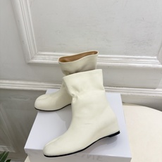 Maison Margiela· 马吉拉26𝐬𝐬 2026秋冬新品 MM6褶皱内增高分趾短靴———————— MM6作 Maison Margiela· 马吉拉26𝐬𝐬 2026秋冬新品 MM6褶皱内增高分趾短靴———————— MM6作