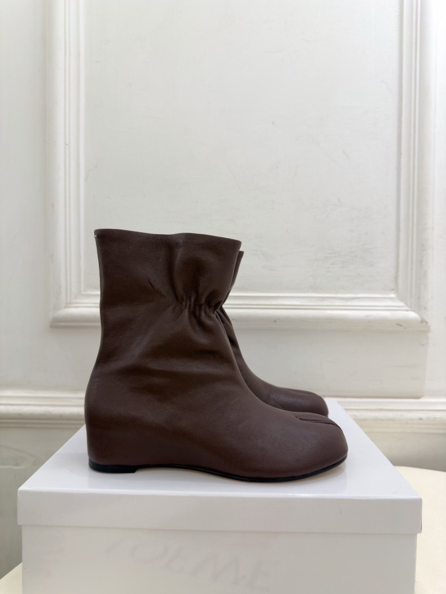 Maison Margiela· 马吉拉26𝐬𝐬  2026秋冬新品 MM6褶皱内增高分趾短靴———————— MM6作