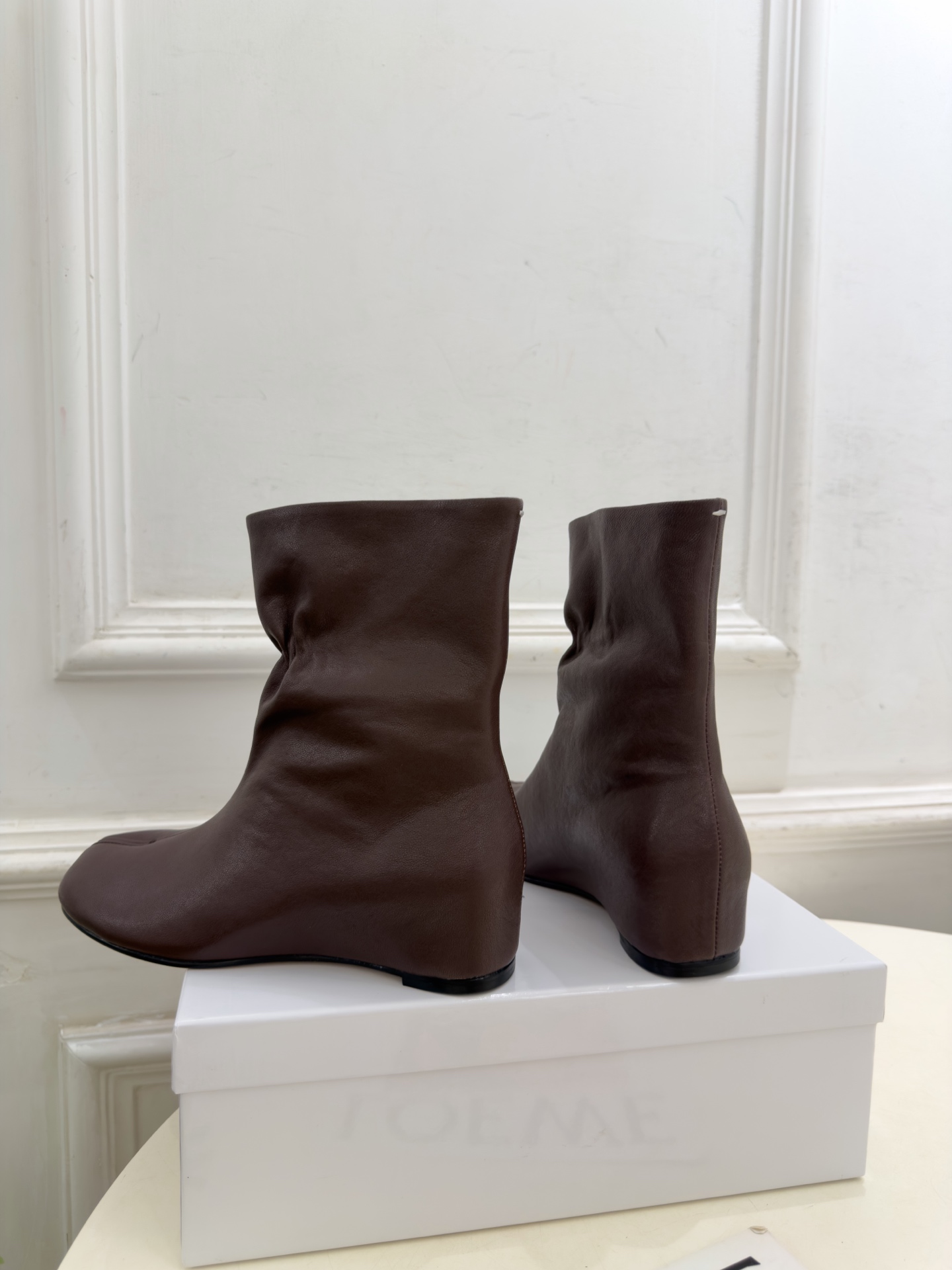 Maison Margiela· 马吉拉26𝐬𝐬  2026秋冬新品 MM6褶皱内增高分趾短靴———————— MM6作