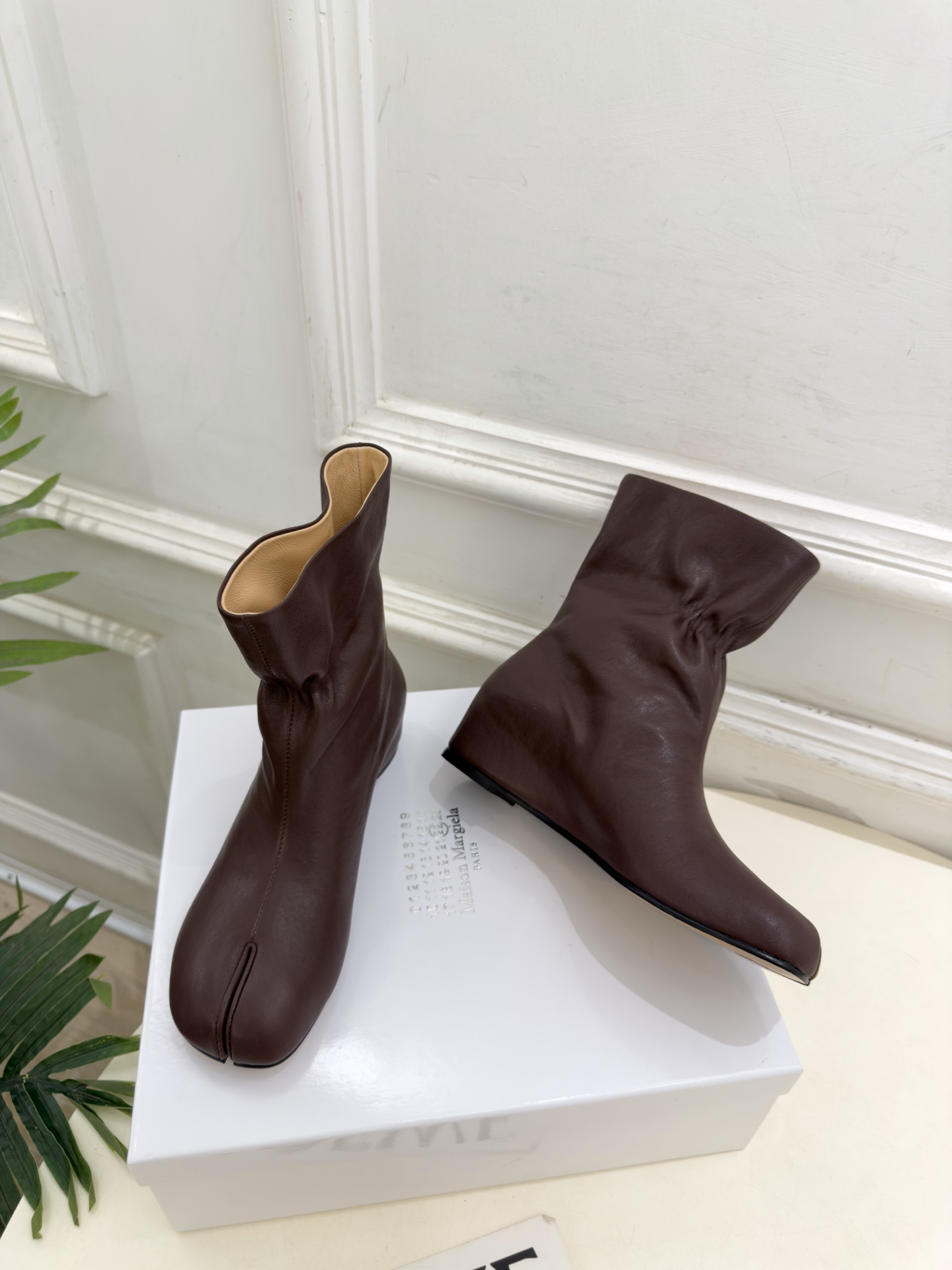 Maison Margiela· 马吉拉26𝐬𝐬  2026秋冬新品 MM6褶皱内增高分趾短靴———————— MM6作