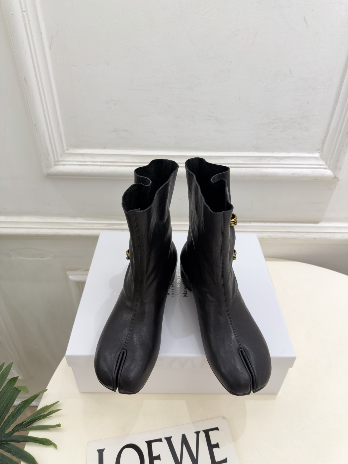 Maison Margiela· 马吉拉26𝐬𝐬  2026秋冬新品 MM6褶皱金属扣内增高分趾短靴———————— M