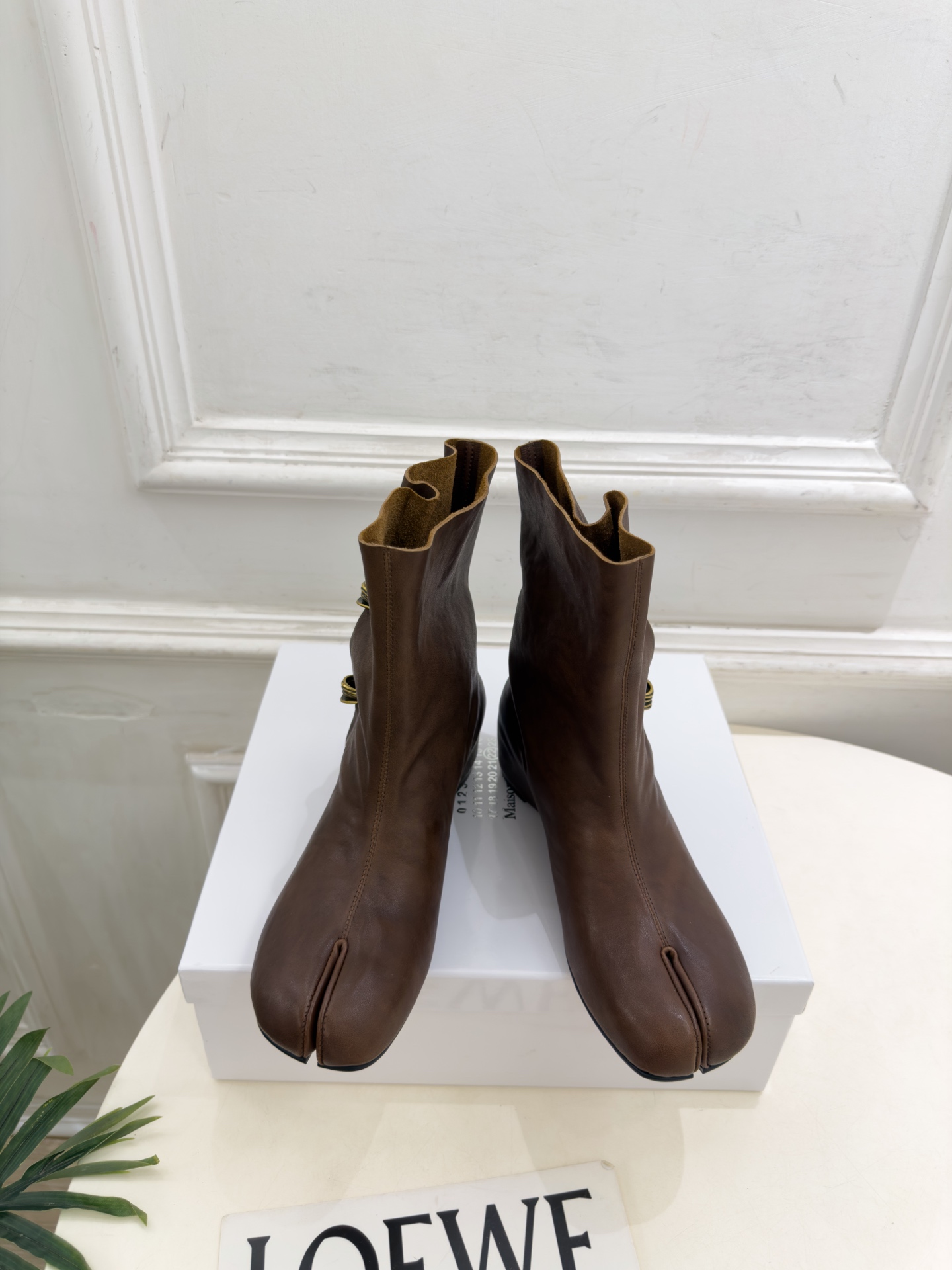 Maison Margiela· 马吉拉26𝐬𝐬  2026秋冬新品 MM6褶皱金属扣内增高分趾短靴———————— M