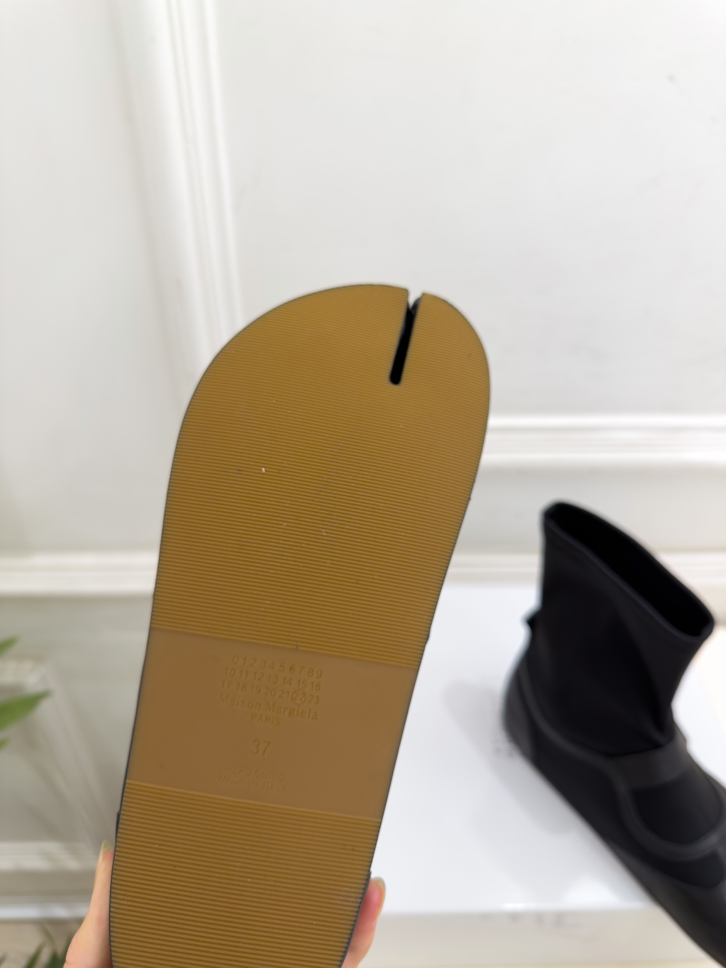 Maison Margiela· 马吉拉26𝐬𝐬  2026秋冬新品 MM6皮带扣内增高分趾弹力短靴———————— M