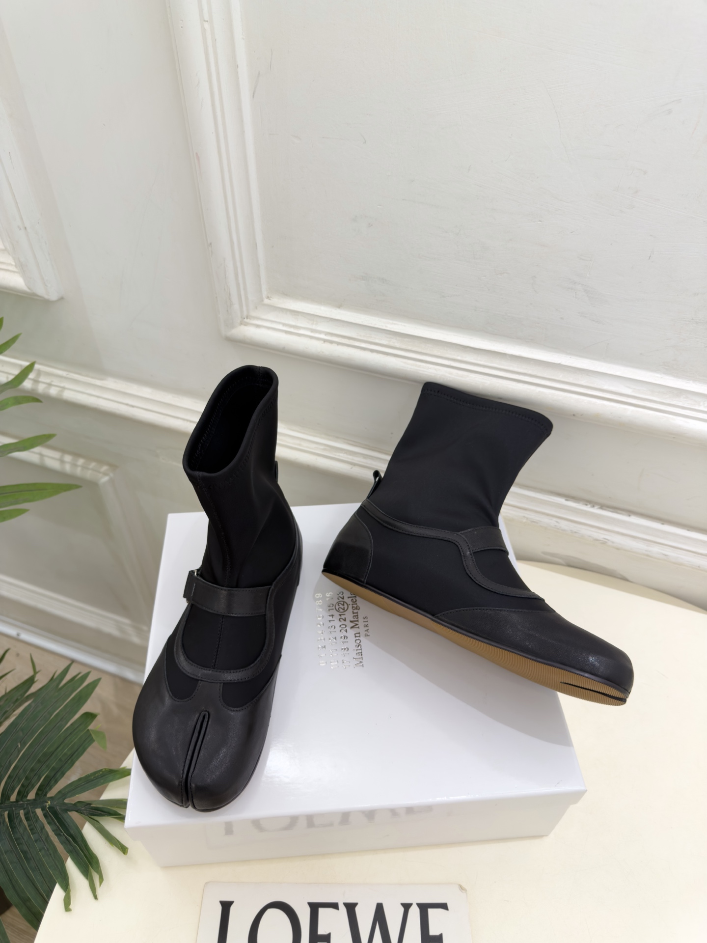 Maison Margiela· 马吉拉26𝐬𝐬  2026秋冬新品 MM6皮带扣内增高分趾弹力短靴———————— M