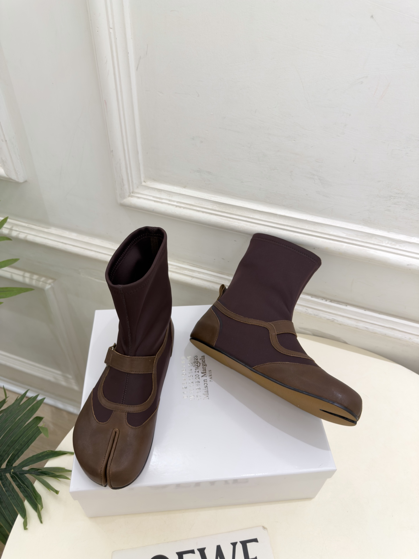 Maison Margiela· 马吉拉26𝐬𝐬 2026秋冬新品 MM6皮带扣内增高分趾弹力短靴———————— M Maison Margiela· 马吉拉26𝐬𝐬 2026秋冬新品 MM6皮带扣内增高分趾弹力短靴———————— M