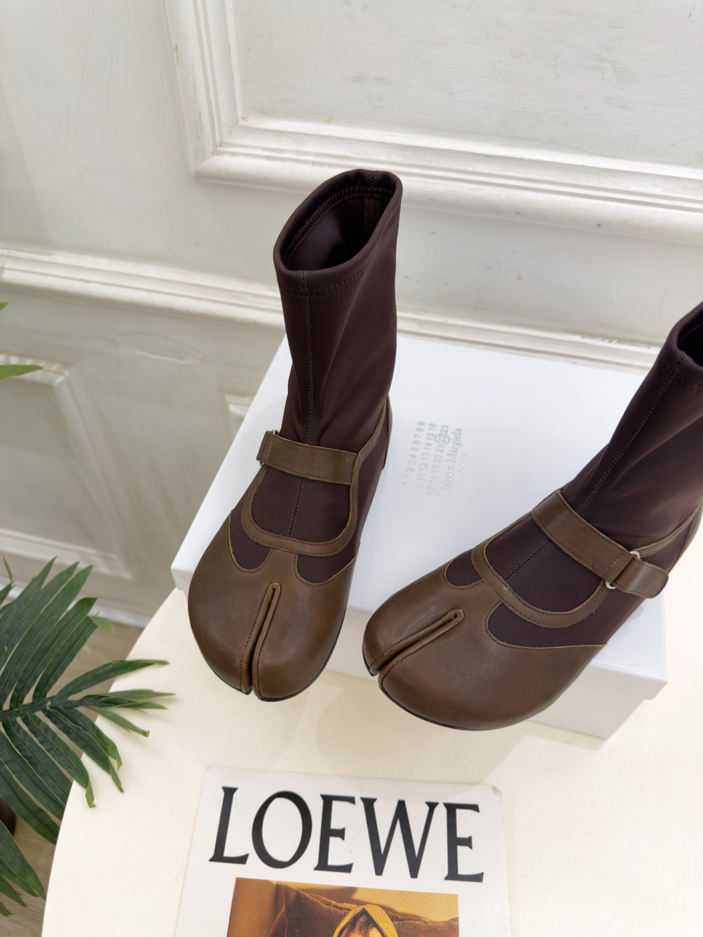 Maison Margiela· 马吉拉26𝐬𝐬 2026秋冬新品 MM6皮带扣内增高分趾弹力短靴———————— M Maison Margiela· 马吉拉26𝐬𝐬 2026秋冬新品 MM6皮带扣内增高分趾弹力短靴———————— M