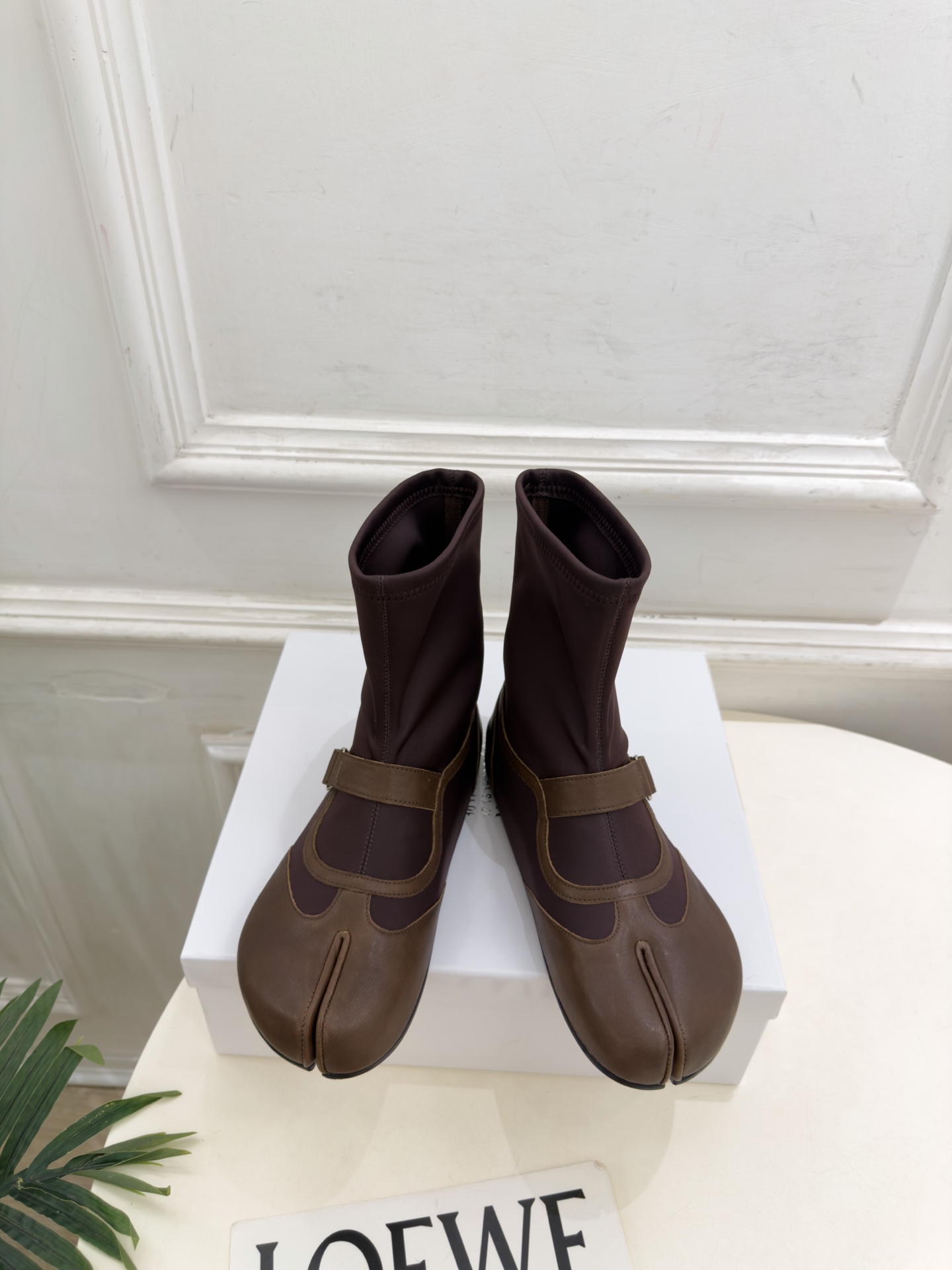 Maison Margiela· 马吉拉26𝐬𝐬  2026秋冬新品 MM6皮带扣内增高分趾弹力短靴———————— M