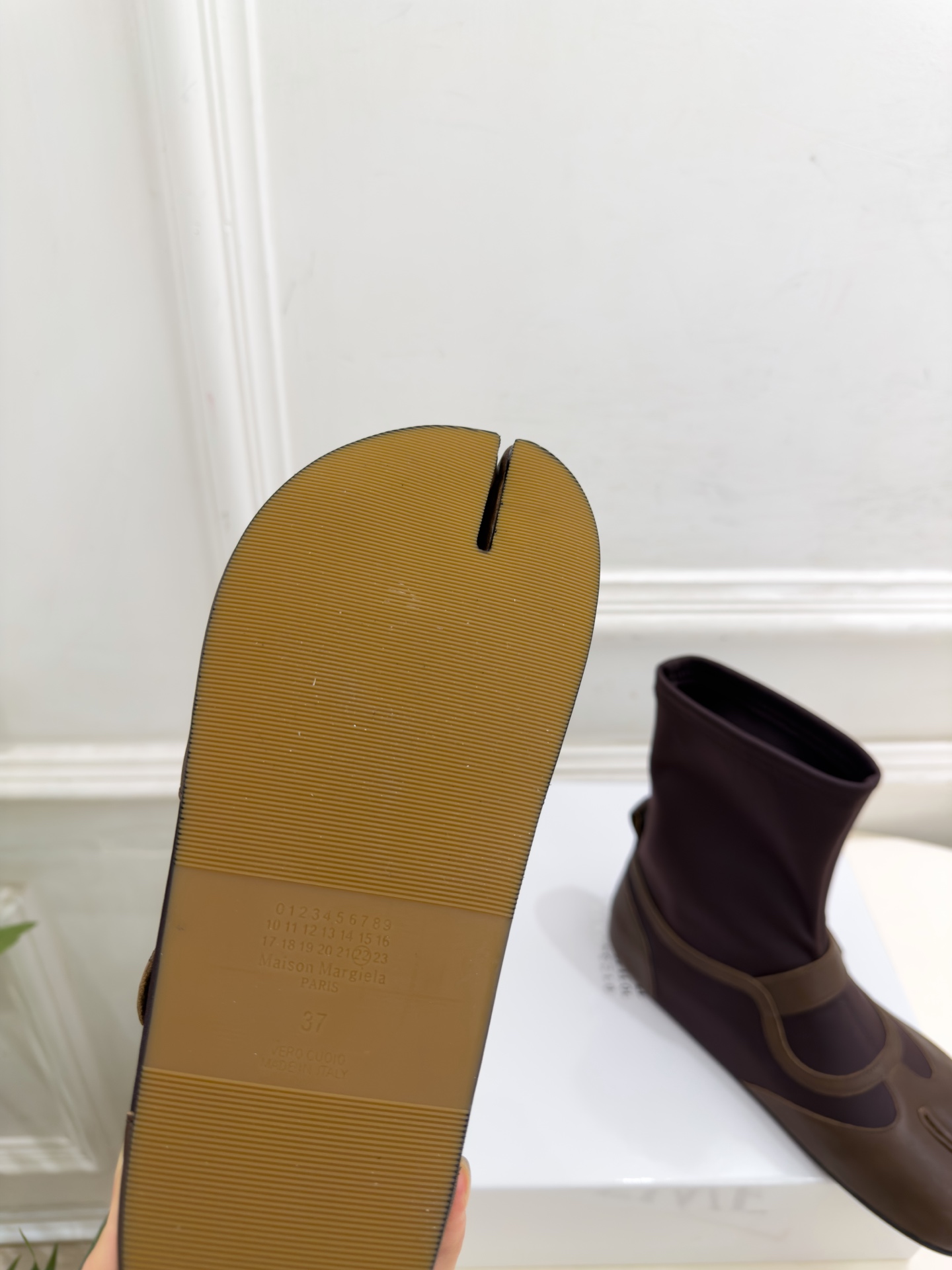 Maison Margiela· 马吉拉26𝐬𝐬 2026秋冬新品 MM6皮带扣内增高分趾弹力短靴———————— M Maison Margiela· 马吉拉26𝐬𝐬 2026秋冬新品 MM6皮带扣内增高分趾弹力短靴———————— M
