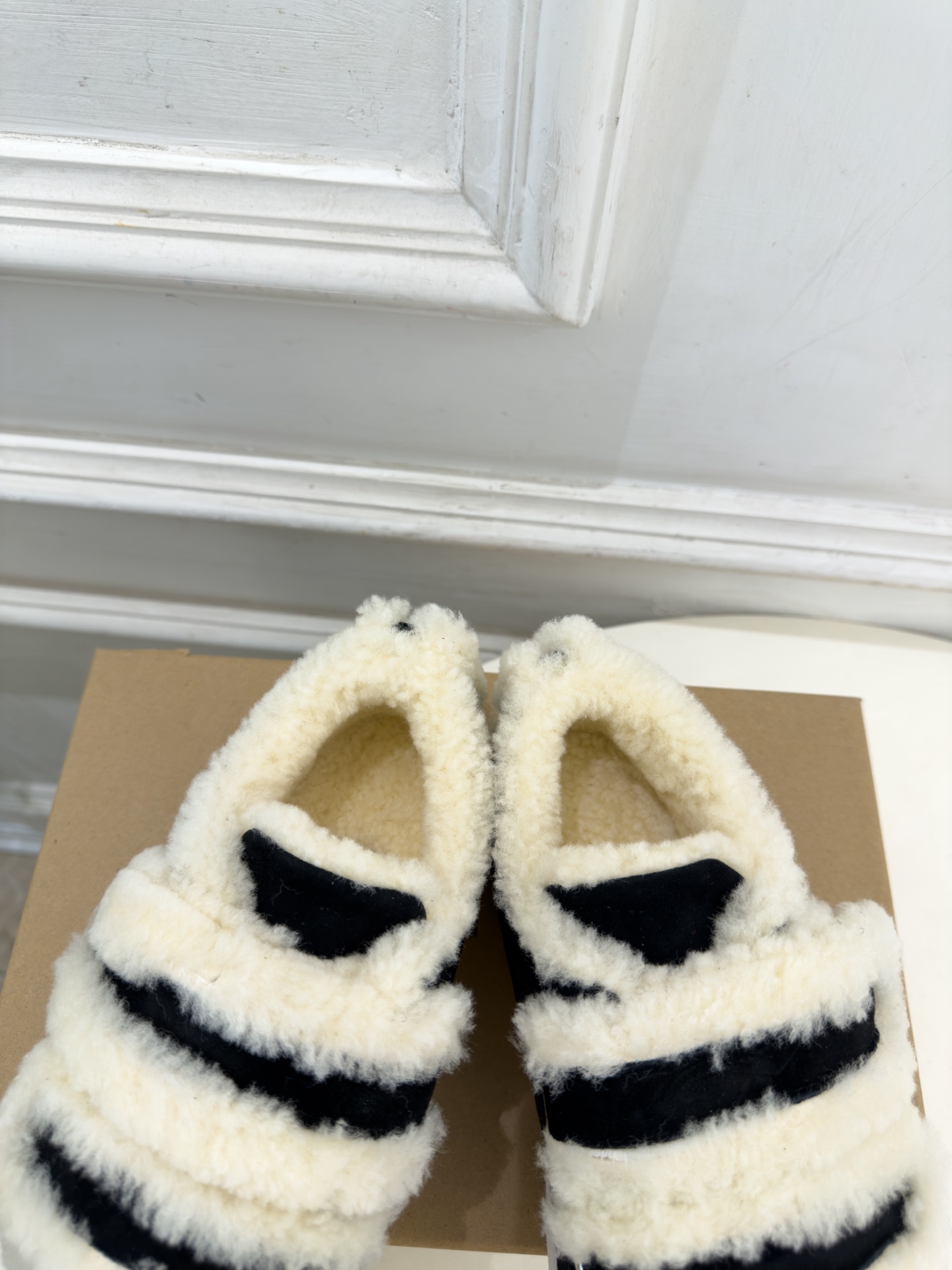 INUIKII  2026秋冬新品 复古毛毛魔术贴休闲鞋  这款滑雪鞋今年非常爆，色彩搭配非常时尚 超酷个性非常强！潮派