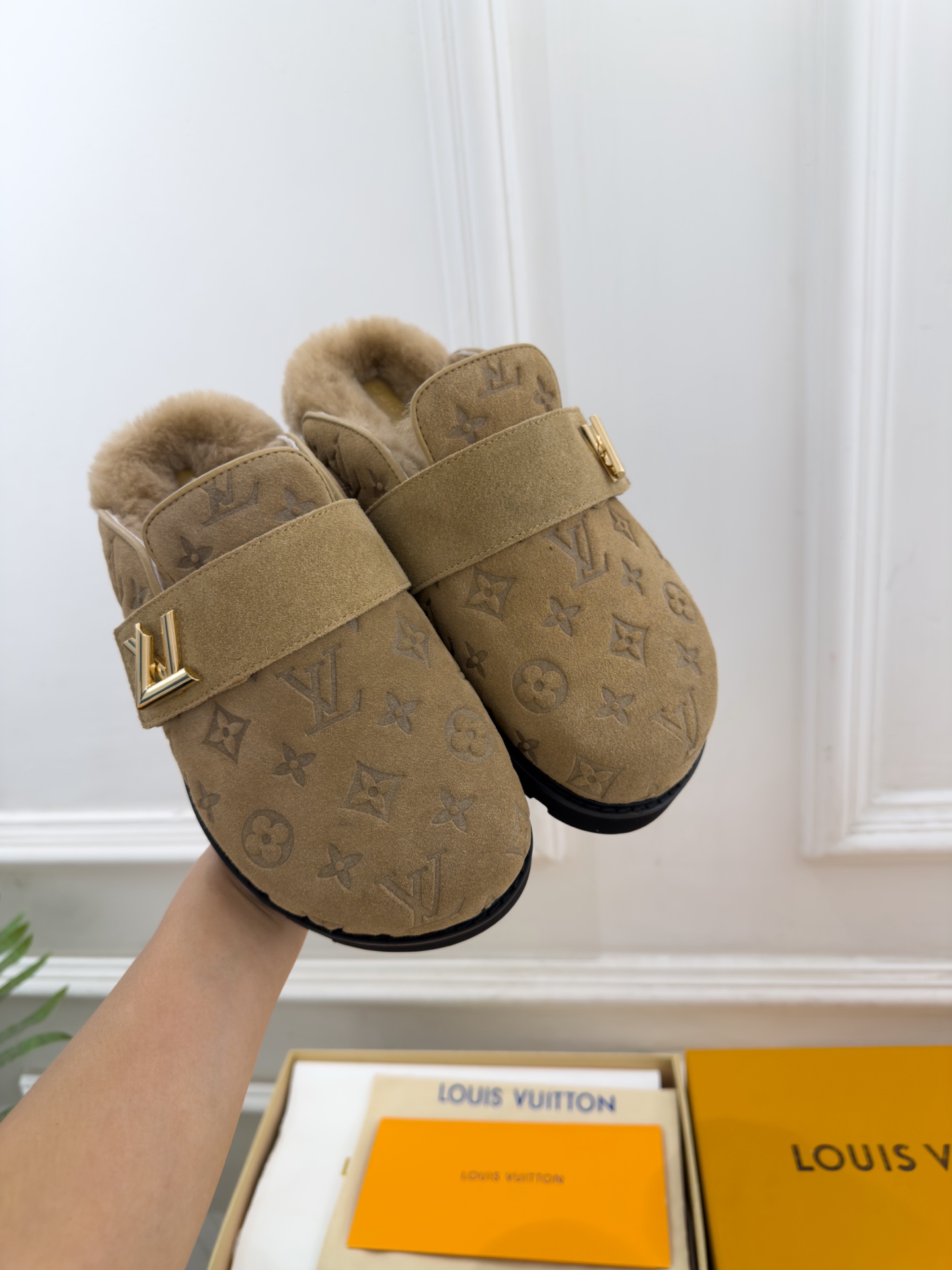 LV  | 路易威登  26𝐬𝐬  🧡💚2026 秋冬新款 顶级版本⚠️ 专柜主打最新款 COSY COMFORT牛猄压