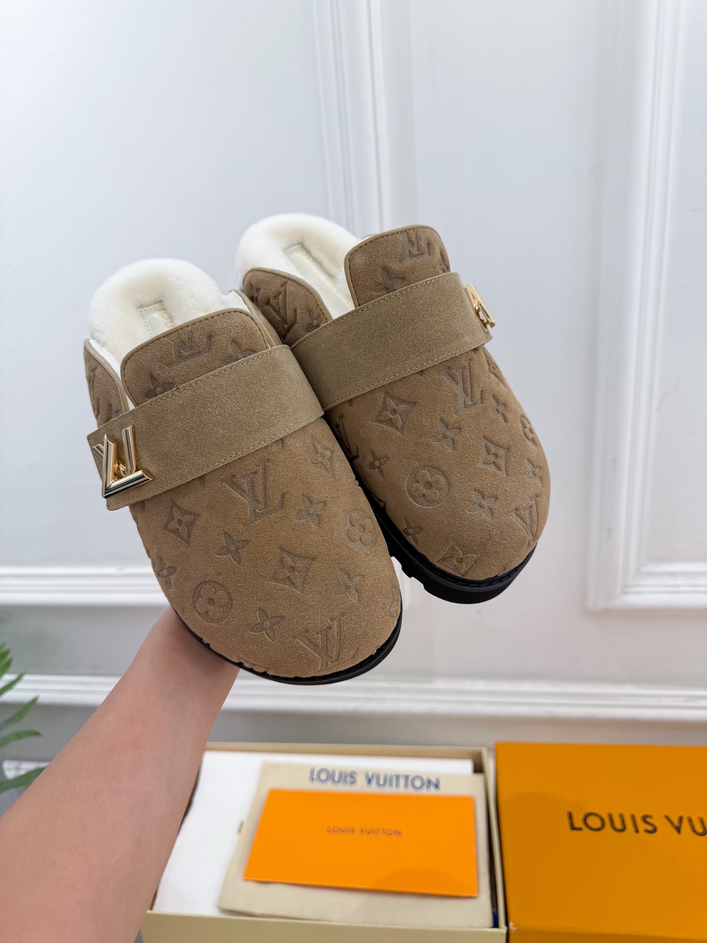 LV  | 路易威登  26𝐬𝐬  🧡💚2026 秋冬新款 顶级版本⚠️ 专柜主打最新款 COSY COMFORT牛猄压
