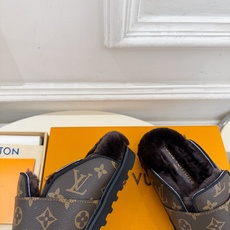 LV | 路易威登 26𝐬𝐬 🧡💚2026 秋冬新款 顶级版本⚠️ 专柜主打最新款 COSY COMFORT牛猄压 LV | 路易威登 26𝐬𝐬 🧡💚2026 秋冬新款 顶级版本⚠️ 专柜主打最新款 COSY COMFORT牛猄压
